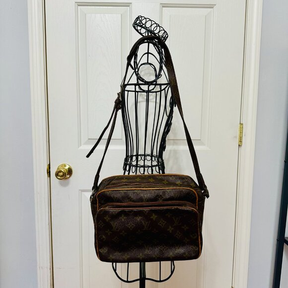 AUTHENTIC LOUIS VUITTON MONOGRAM CANVAS NILE MESSENGER BAG VINTAGE - Picture 2 of 16